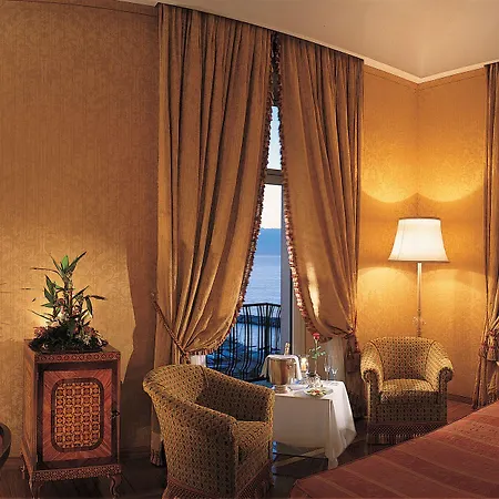 Отель Grand Vesuvio