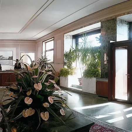 Отель Grand Vesuvio