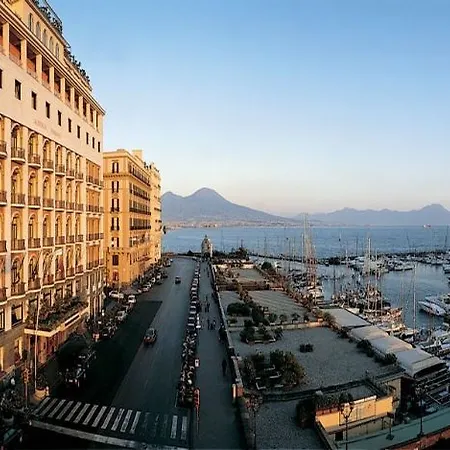 Otel Grand Vesuvio