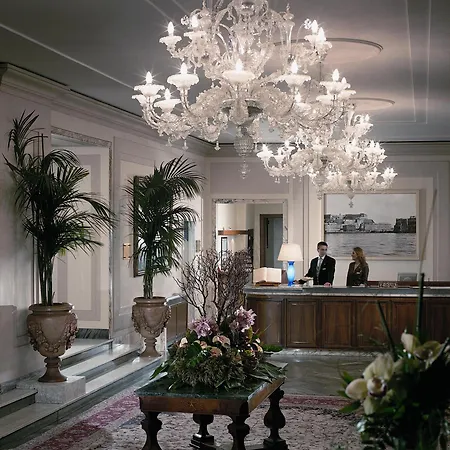 Grand Vesuvio Neapel