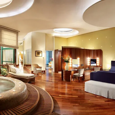 Hotell Grand Vesuvio 5*