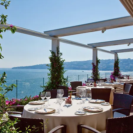 מלון Grand Vesuvio 5*