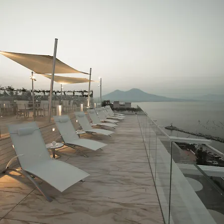 מלון Grand Vesuvio 5*