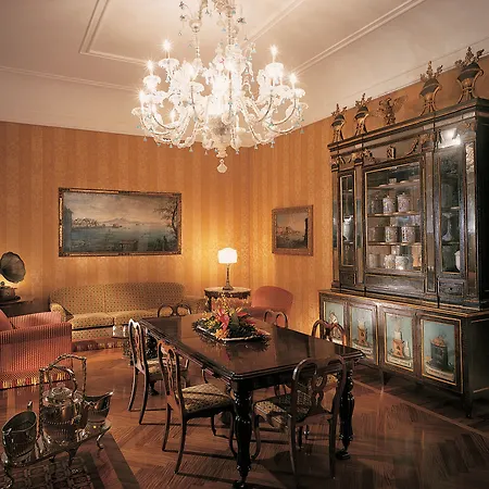 Otel Grand Vesuvio