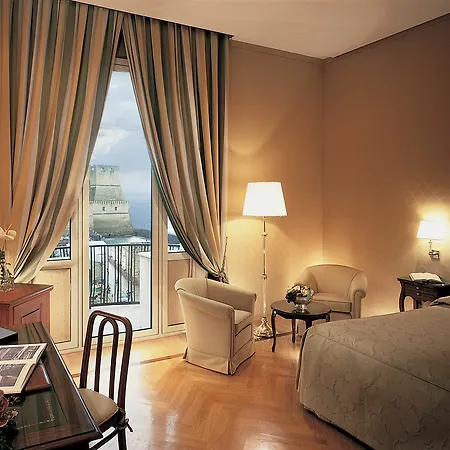 Otel Grand Vesuvio
