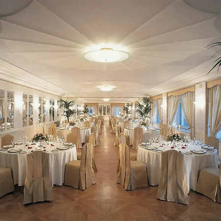 Otel Grand Vesuvio