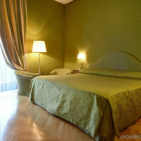 Otel Grand Vesuvio