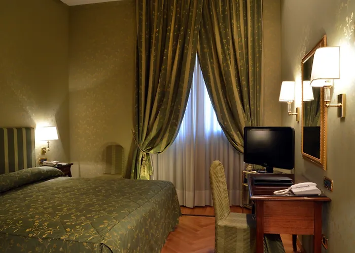 Hotell Grand Vesuvio 5*