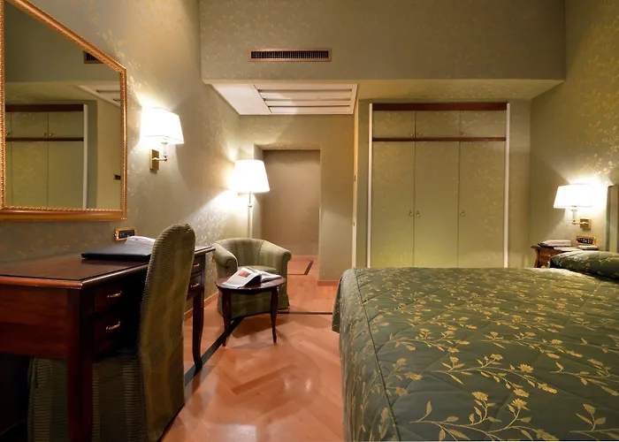 Hotell Grand Vesuvio 5*