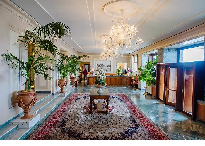 Grand Vesuvio Neapel