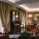 Hotel Grand Vesuvio 5*